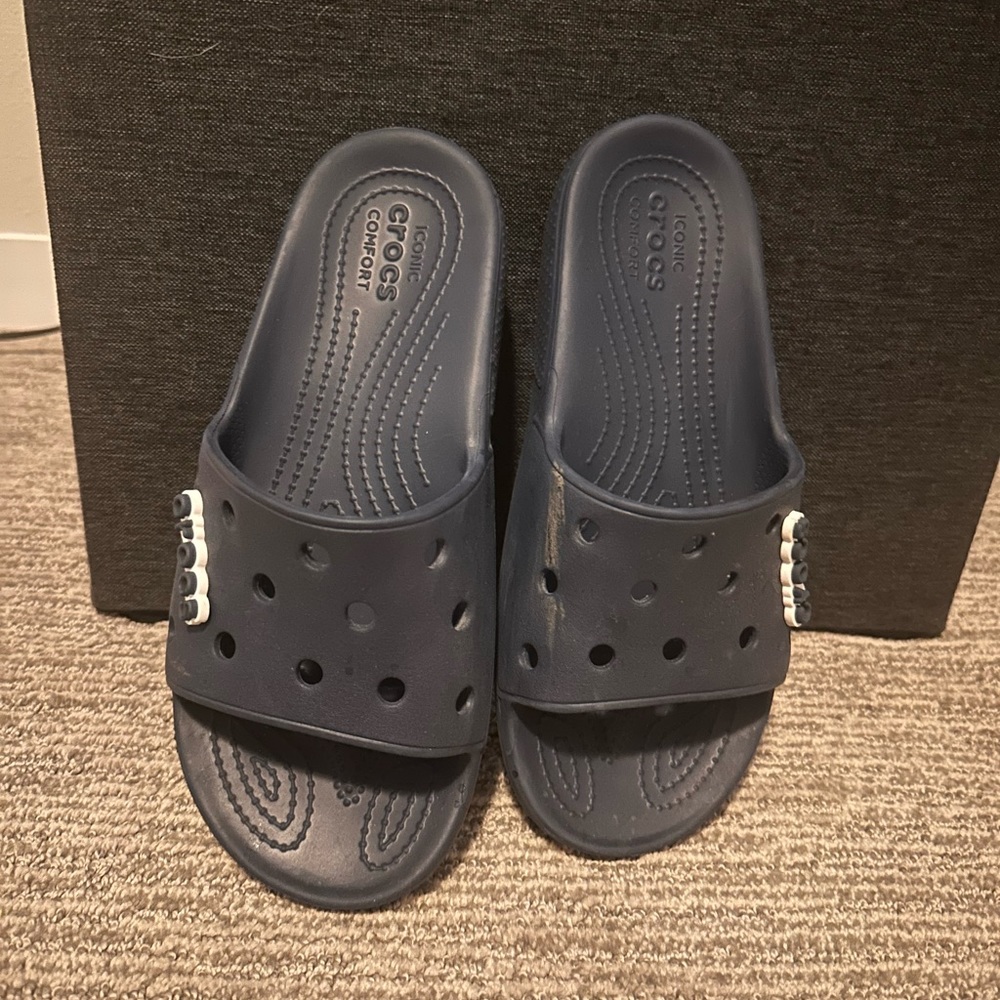 8.5 crocs navy blue - Picture 3 of 3